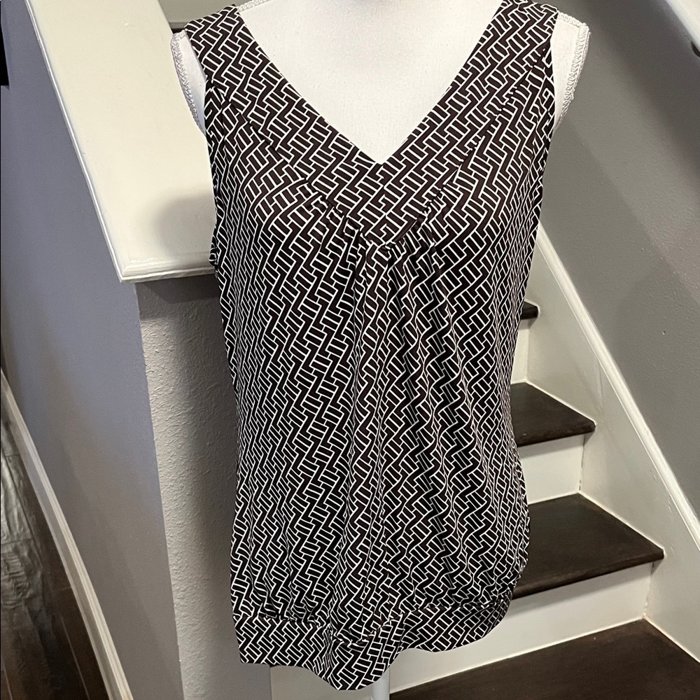 Michael Kors Brown & White V-neck Sleeveless Blouse. Very flattering on the bust